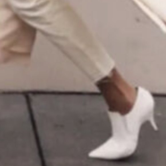 Tory Burch Georgina White Ankle Bootie - worn once - Picture 4 of 13